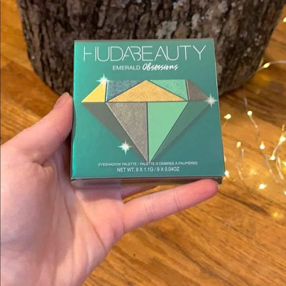 HUDA BEAUTY Other - HUDA Beauty Emerald Obsessions 9-Shade Palette